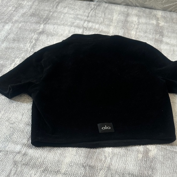 ALO Yoga Black Crop Top - Picture 4 of 6